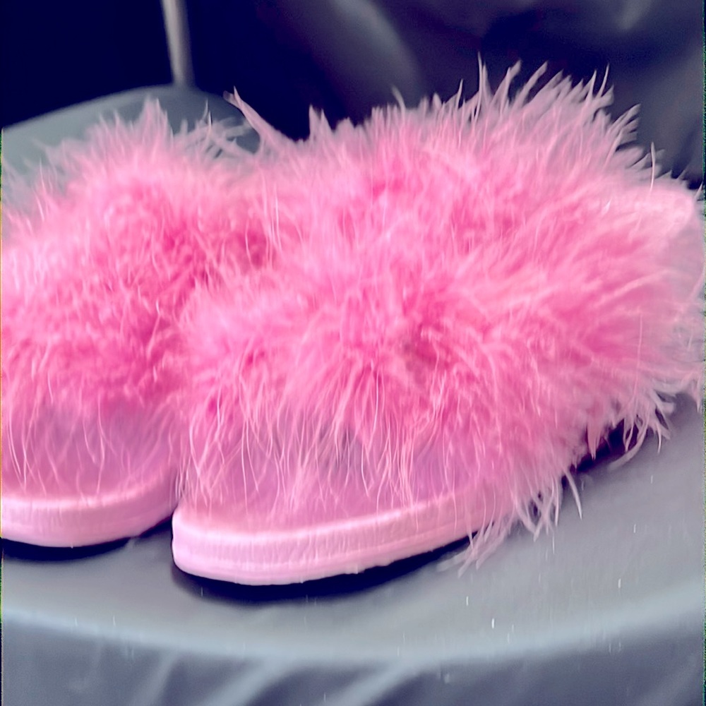 International concepts, size 8 1/2 slippers/shoes